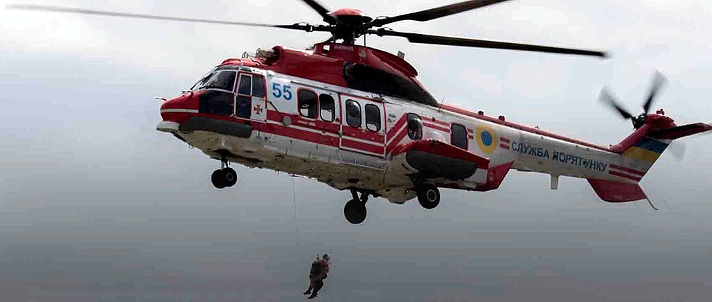 Video: Räddning från ovan – Ukrainas helikoptrar bekämpar eldsvådor i Kyiv