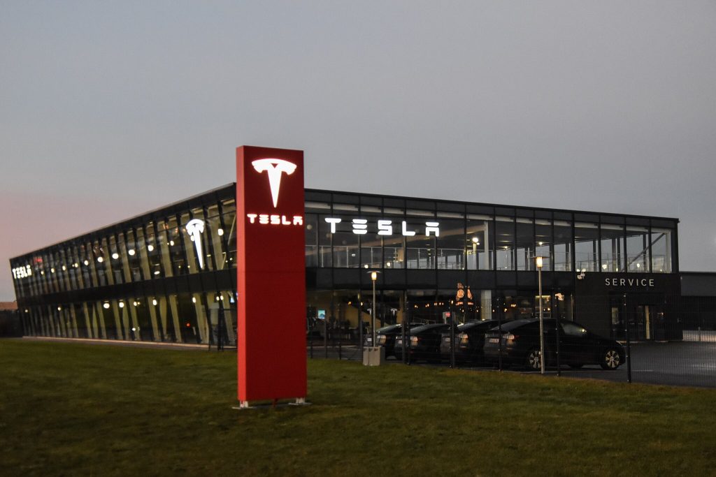 190 000 kr i böter: Tesla fälld i Danmark för dolda avgifter och bristfällig låneinformation