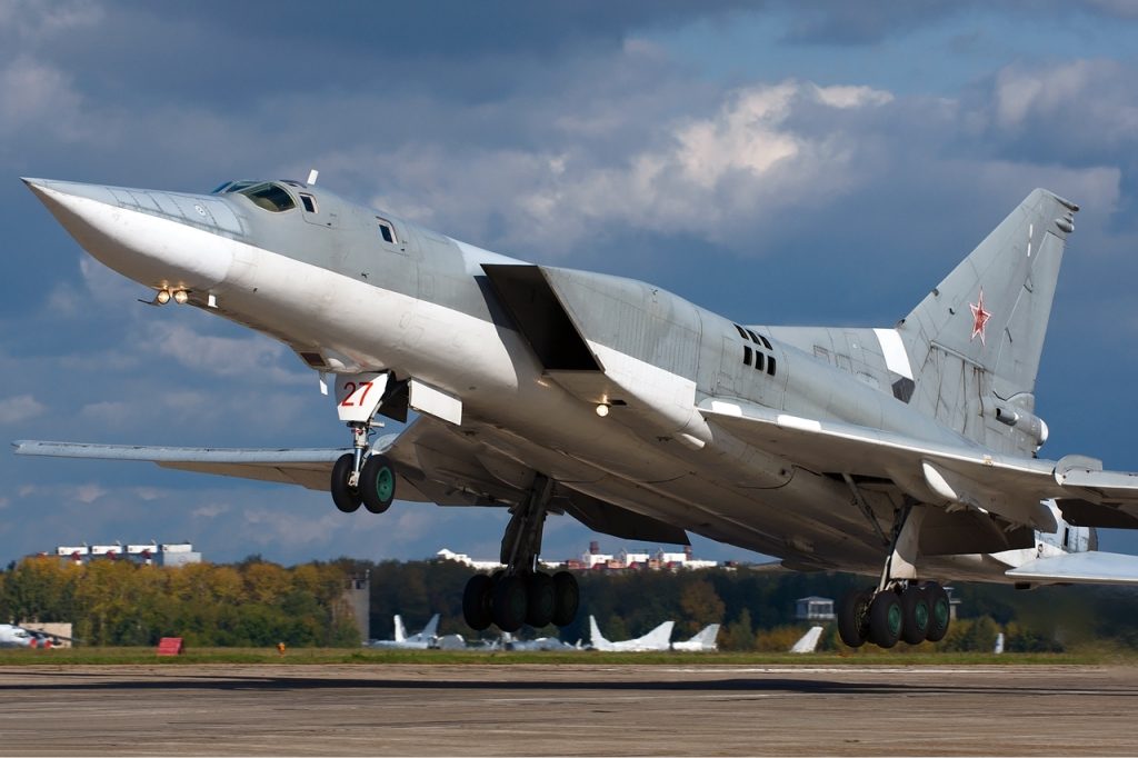 Fyra Tu-22M3-bombplan förstörda i Ryssland – satellitbilder avslöjar omfattande skador
