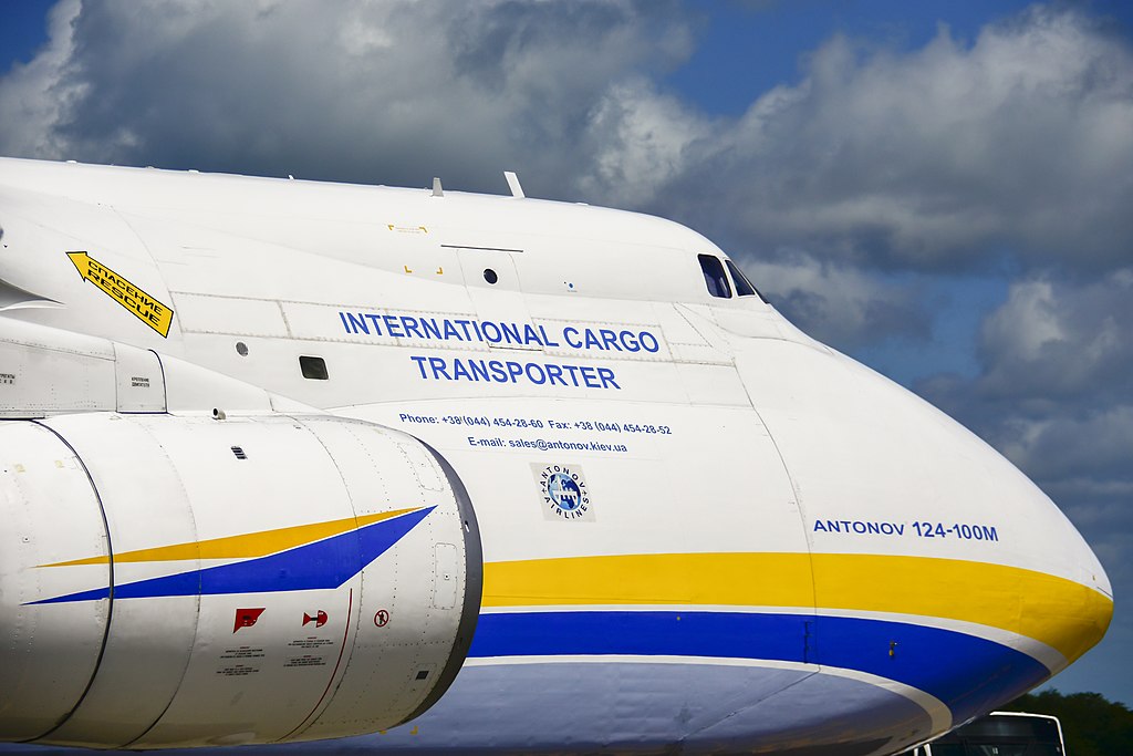 An-124 bryter tystnaden över Kyiv efter tre års krig