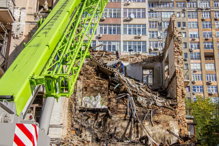 Drönarangrepp skakar Kyiv – minst 14 skadade i nattens mardröm
