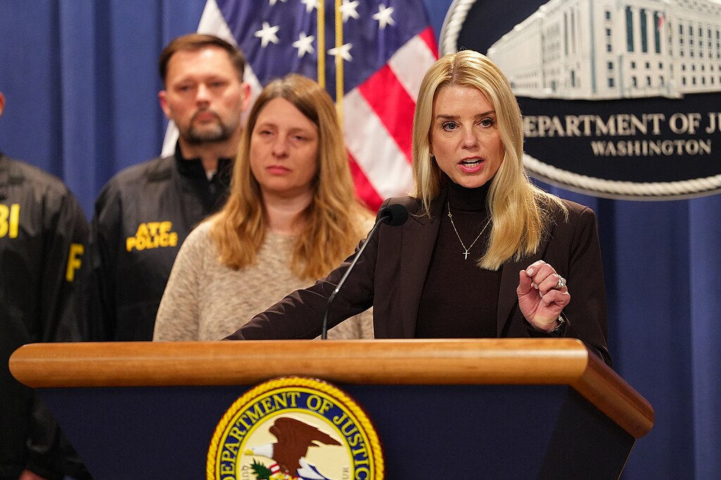 Bondi sparkar vild DOJ-anställd efter förolämpning mot National Guard