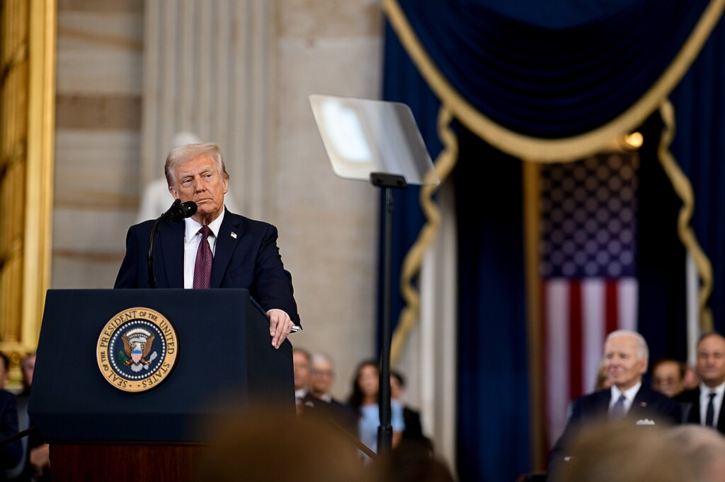 Trump skakar om USA:s maktbalans – avskedar chefer i nyckelmyndigheter